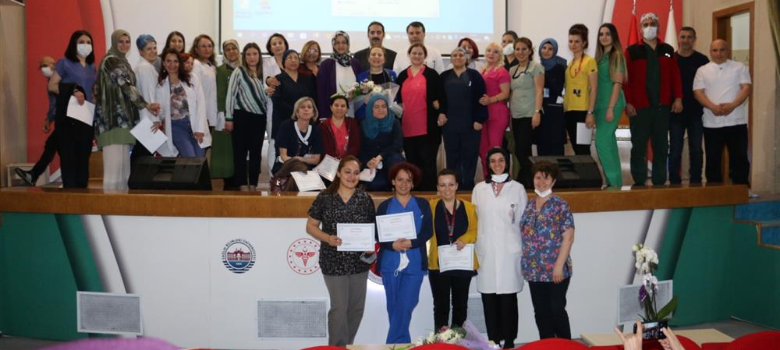 Ankara Eğitim ve Araştırma Hastanesi Yönetimi Tarafından gerçekleştirilen organizasyonda Hemşireler Günü Etkinliği Coşkuyla Kutlandı.